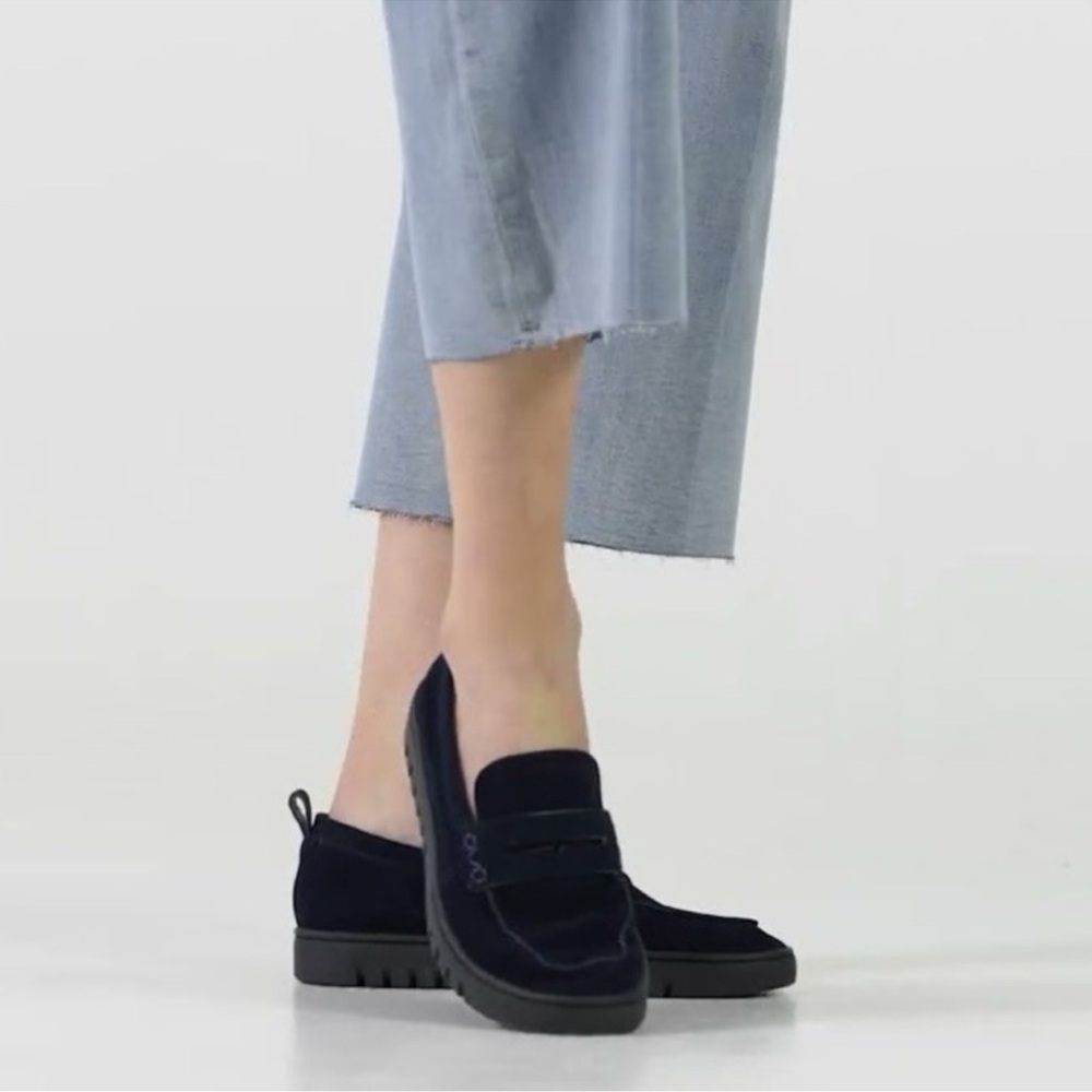 Vionic‎ Uptown Black Suede Loafer Sz 9.5